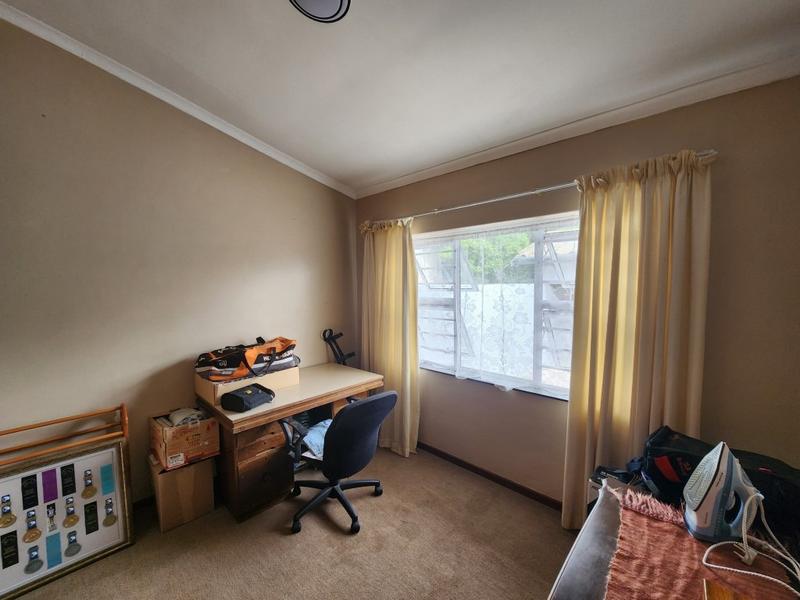 4 Bedroom Property for Sale in Bergzicht Western Cape